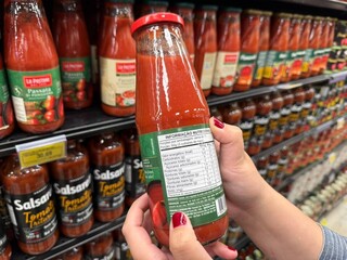 Hábito que poucos fazem revela se alimento é realmente saudável Hábito que poucos fazem revela se alimento é realmente saudável