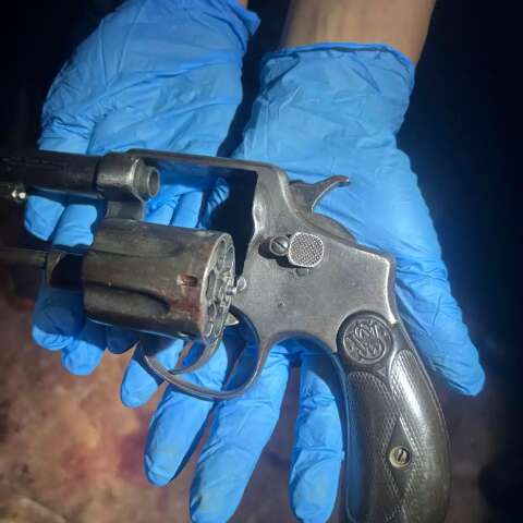 Homem investigado por homic&iacute;dio morre durante abordagem do Choque