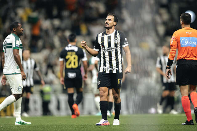 Com time misto, Atl&eacute;tico-MG vence Coritiba e assume 5&ordm; lugar no Brasileir&atilde;o