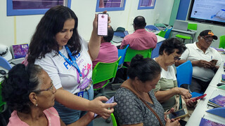 Oficina gratuita ensina idosos a usar internet e WhatsApp com segurança Oficina gratuita ensina idosos a usar internet e WhatsApp com segurança