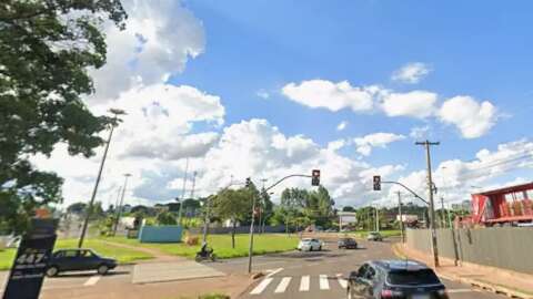 A&ccedil;ougueiro d&aacute; tiros em avenida, joga arma pela janela do carro e acaba preso