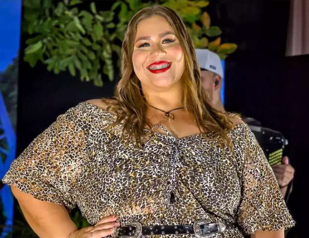 Ap&oacute;s ataques gordof&oacute;bicos, cantora de Aquidauana recebe onda de apoio