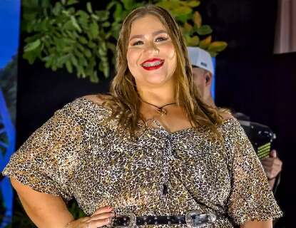 Ap&oacute;s ataques gordof&oacute;bicos, cantora de Aquidauana recebe onda de apoio