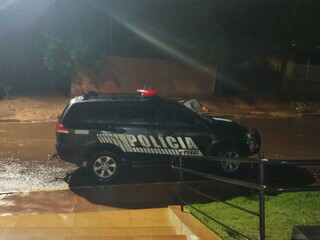 Bêbado furtou viatura no pátio de presídio durante tempestade Bêbado furtou viatura no pátio de presídio durante tempestade
