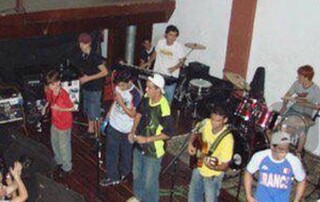 De brincadeira de col&eacute;gio a 20 anos de pagode, Top Samba faz festa hoje