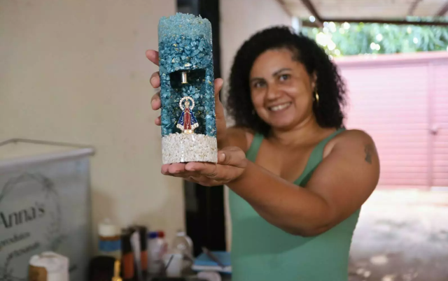 De Nossa Senhora aos orix&aacute;s, Ros&aacute;lia transforma vela gruta em arte