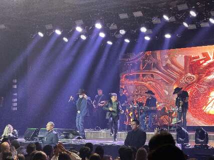 Com open bar de Heineken, sertanejo ganha noite de luxo na Capital