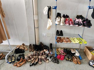 Fam&iacute;lias buscam recursos em bazar para levar ginastas a torneio nacional