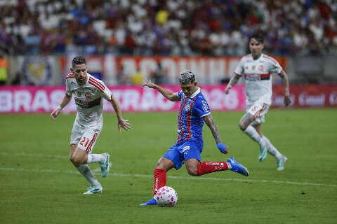 Flamengo vence Bahia por 3 a 0 e retoma lideran&ccedil;a do Brasileir&atilde;o
