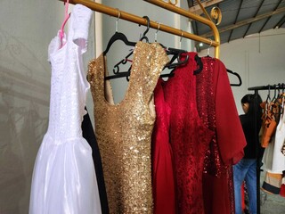 Fam&iacute;lias buscam recursos em bazar para levar ginastas a torneio nacional