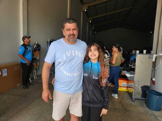 Fam&iacute;lias buscam recursos em bazar para levar ginastas a torneio nacional