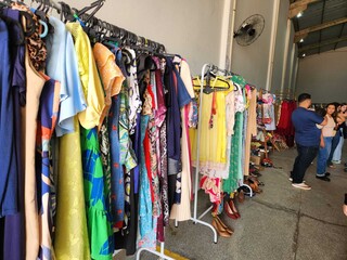 Fam&iacute;lias buscam recursos em bazar para levar ginastas a torneio nacional