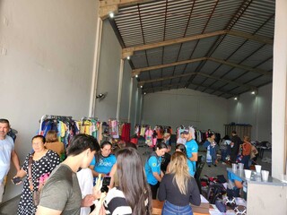 Fam&iacute;lias buscam recursos em bazar para levar ginastas a torneio nacional