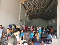 Fam&iacute;lias buscam recursos em bazar para levar ginastas a torneio nacional
