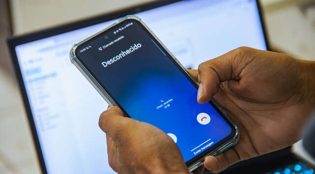 Liga&ccedil;&otilde;es abusivas podem deixar todas as linhas de empresas bloqueadas