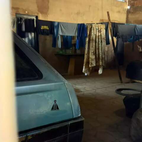 Casa onde mulher foi resgatada de c&aacute;rcere recebe pol&iacute;cia at&eacute; 4 vezes por semana