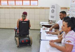 Eleitores com deficiência têm até quarta para pedir transporte gratuito Eleitores com deficiência têm até quarta para pedir transporte gratuito