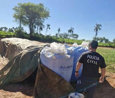 Carga de 20 toneladas furtada de empresa de celulose &eacute; achada em fazenda