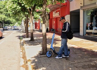 Patinete vira mão na roda para ir ao trabalho e resolver tarefas no almoço Patinete vira mão na roda para ir ao trabalho e resolver tarefas no almoço