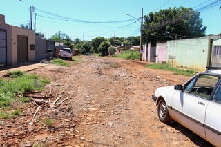 Prefeitura adia assinatura de obra e moradores pedem mais asfalto no S&atilde;o Conrado