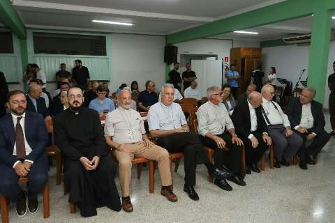 Fotos e cartas antigas podem ajudar padre Jo&atilde;o Crippa a virar santo