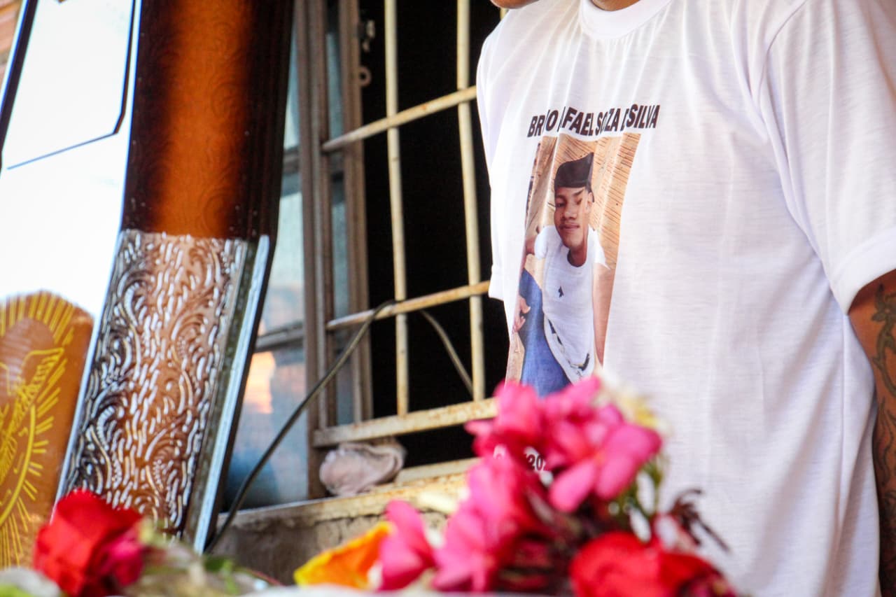 Família acusa polícia de matar jovem por engano em investigação de latrocínio
