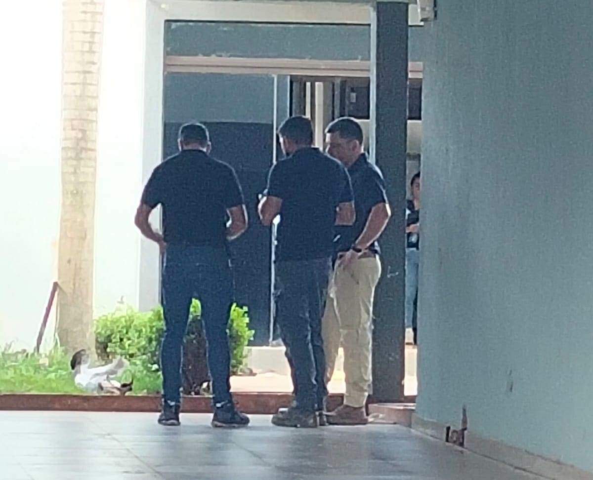 Três brasileiros são detidos por suspeita de ligação em sequestro e mortes