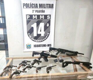 Fuzil dos EUA de R$ 50 mil e outras 9 armas são apreendidas escondidas em carro Fuzil dos EUA de R$ 50 mil e outras 9 armas são apreendidas escondidas em carro