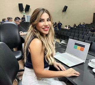 Vice-prefeita diz ter sido vítima de ataque com fotos íntimas feitas por IA Vice-prefeita diz ter sido vítima de ataque com fotos íntimas feitas por IA