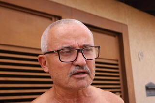 Terreno vira ponto de descarte irregular no Panam&aacute; e moradores adotam at&eacute; jiboia
