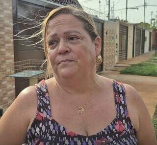 Cratera que vitimou de carro a caminhão de lixo segue engolindo rua no Oliveira Cratera que vitimou de carro a caminhão de lixo segue engolindo rua no Oliveira