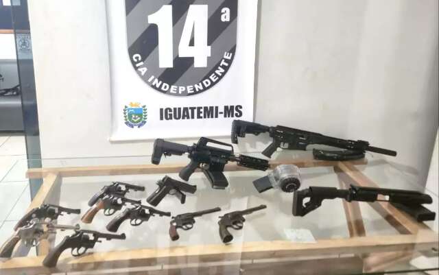 Fuzil dos EUA de R$ 50 mil e outras 9 armas s&atilde;o apreendidas escondidas em carro