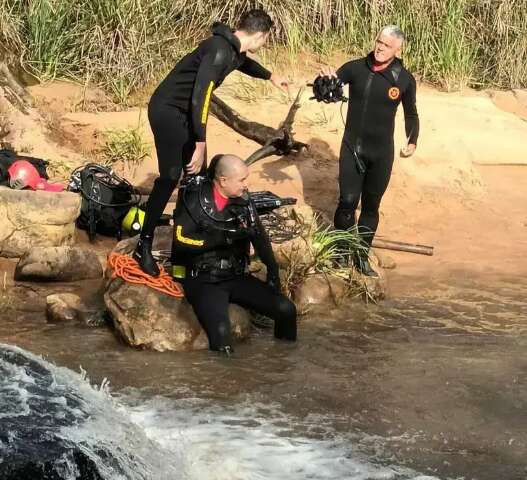 Corpo de adolescente que se afogou em rio ap&oacute;s cair de pedra &eacute; encontrado