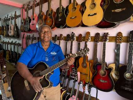 Bandolim deixado pelo irm&atilde;o &eacute; tesouro entre 200 instrumentos de Nei