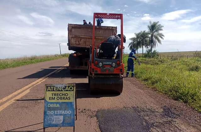 Ap&oacute;s reclama&ccedil;&atilde;o de motorista, Agesul tapa buracos em rodovias estaduais