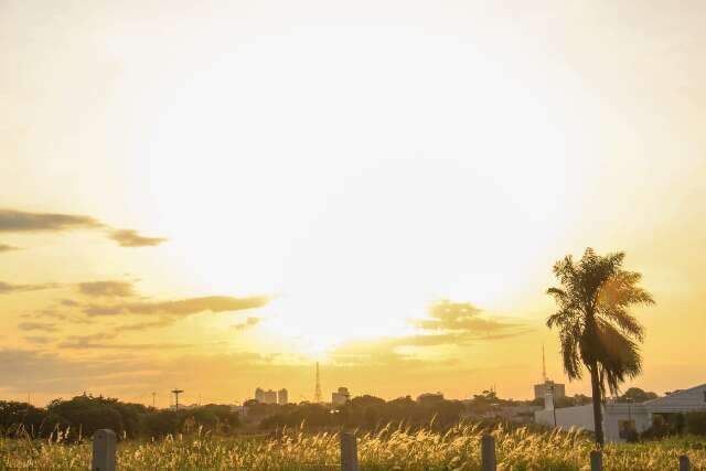 Calor persiste em MS, mas previs&atilde;o aponta chuva e ventania ao longo do dia