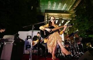 De Dourados ao Japão, cantora de MS leva música brasileira ao mundo De Dourados ao Japão, cantora de MS leva música brasileira ao mundo