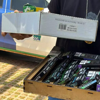 Den&uacute;ncia de venda de vape a adolescente leva pol&iacute;cia a conveni&ecirc;ncias na Capital