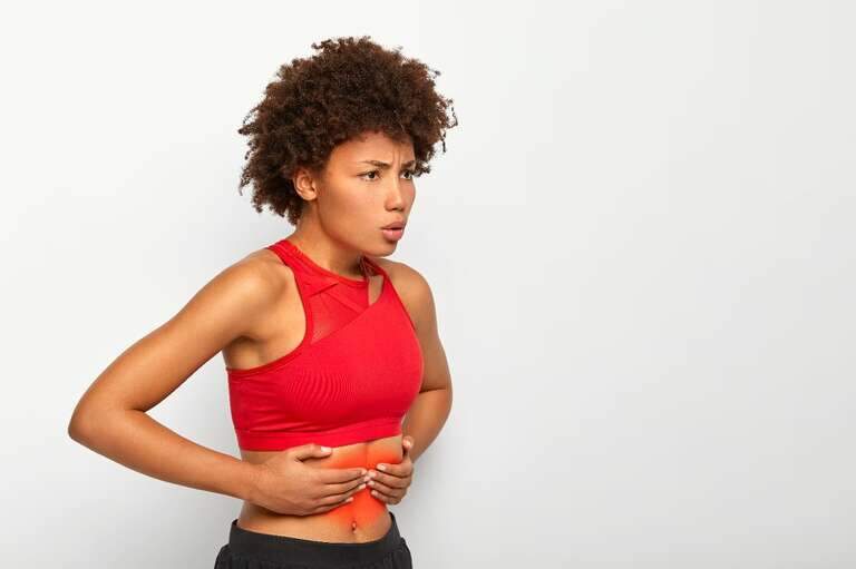 Câncer de intestino também atinge jovens e exige atenção aos primeiros sinais