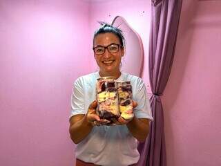 De bike emprestada, Sara pedala no calor para entregar açaí na lata De bike emprestada, Sara pedala no calor para entregar açaí na lata