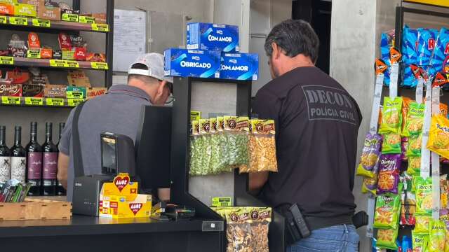 Den&uacute;ncia de venda de vape a adolescente leva pol&iacute;cia a conveni&ecirc;ncias na Capital