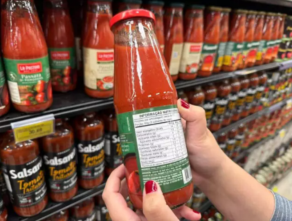 Voc&ecirc; l&ecirc; os r&oacute;tulos dos alimentos antes de comprar? Participe da enquete