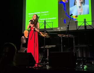 De Dourados ao Japão, cantora de MS leva música brasileira ao mundo De Dourados ao Japão, cantora de MS leva música brasileira ao mundo