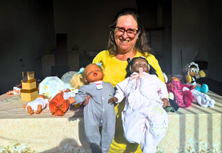 De bonecas de milho a 300 peças, Marlene abre bazar de lembranças De bonecas de milho a 300 peças, Marlene abre bazar de lembranças