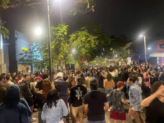Noite perde for&ccedil;a na 14 de Julho, que acumula despedidas de bares