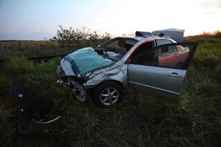 Homem tenta ultrapassar, perde controle de carro e capota na BR-262 Homem tenta ultrapassar, perde controle de carro e capota na BR-262