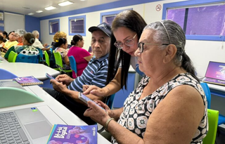 Para usar celular sem depender da família, idosos buscam curso na Capital Para usar celular sem depender da família, idosos buscam curso na Capital