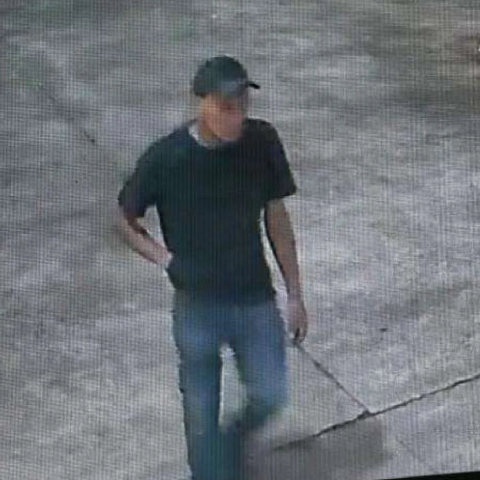 &ldquo;Vou furar voc&ecirc;s&rdquo;: homem amea&ccedil;a jovens com faca durante roubo a farm&aacute;cia