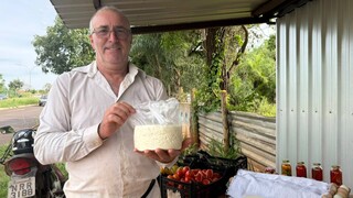 Cansado da CLT, Celso trocou empresa por horta à beira da estrada Cansado da CLT, Celso trocou empresa por horta à beira da estrada