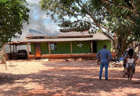 Dois corpos s&atilde;o encontrados ap&oacute;s inc&ecirc;ndio em casa na zona rural de Itaquira&iacute;